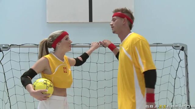 Спорт и ебля - хуй в красотке